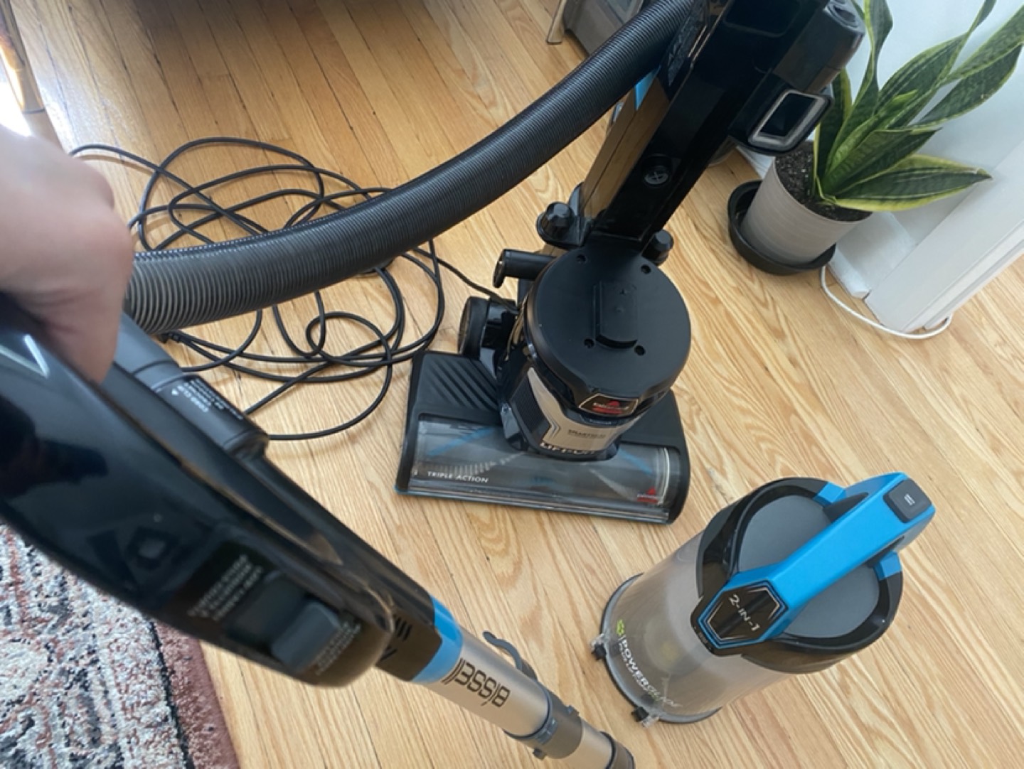 Bissell Vacuum - LIKE NEW - with BOX! image indicator(8)