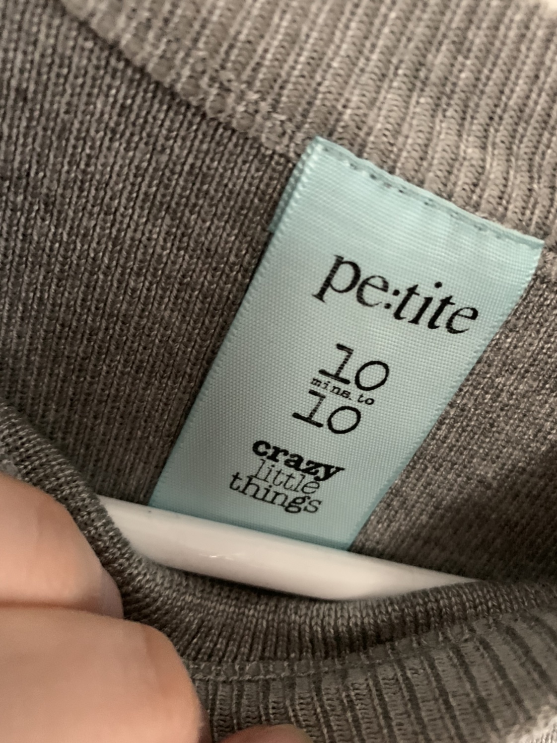 Women’s Sweater image indicator(5)