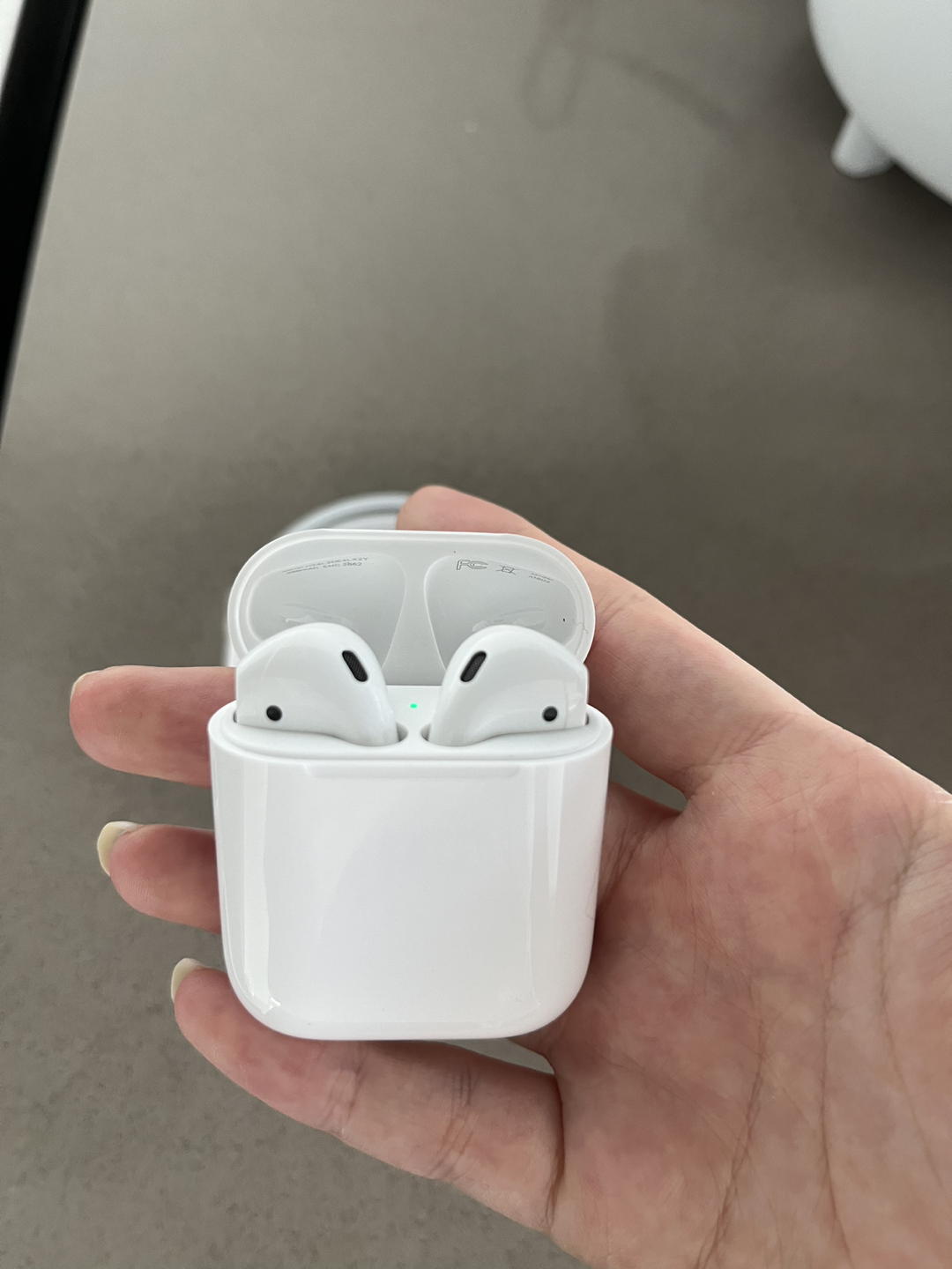 AirPods 2 - photo 2