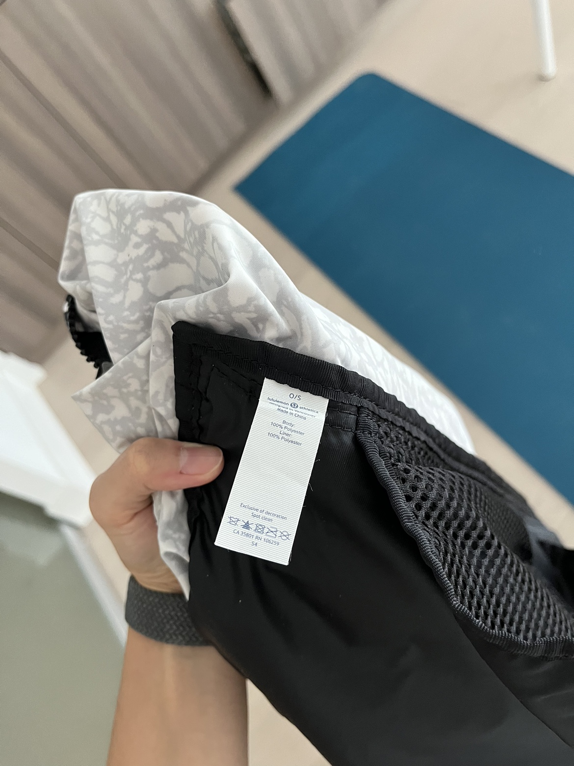 Lululemon yoga mat with lululemon bag MOVING SALE image indicator(2)