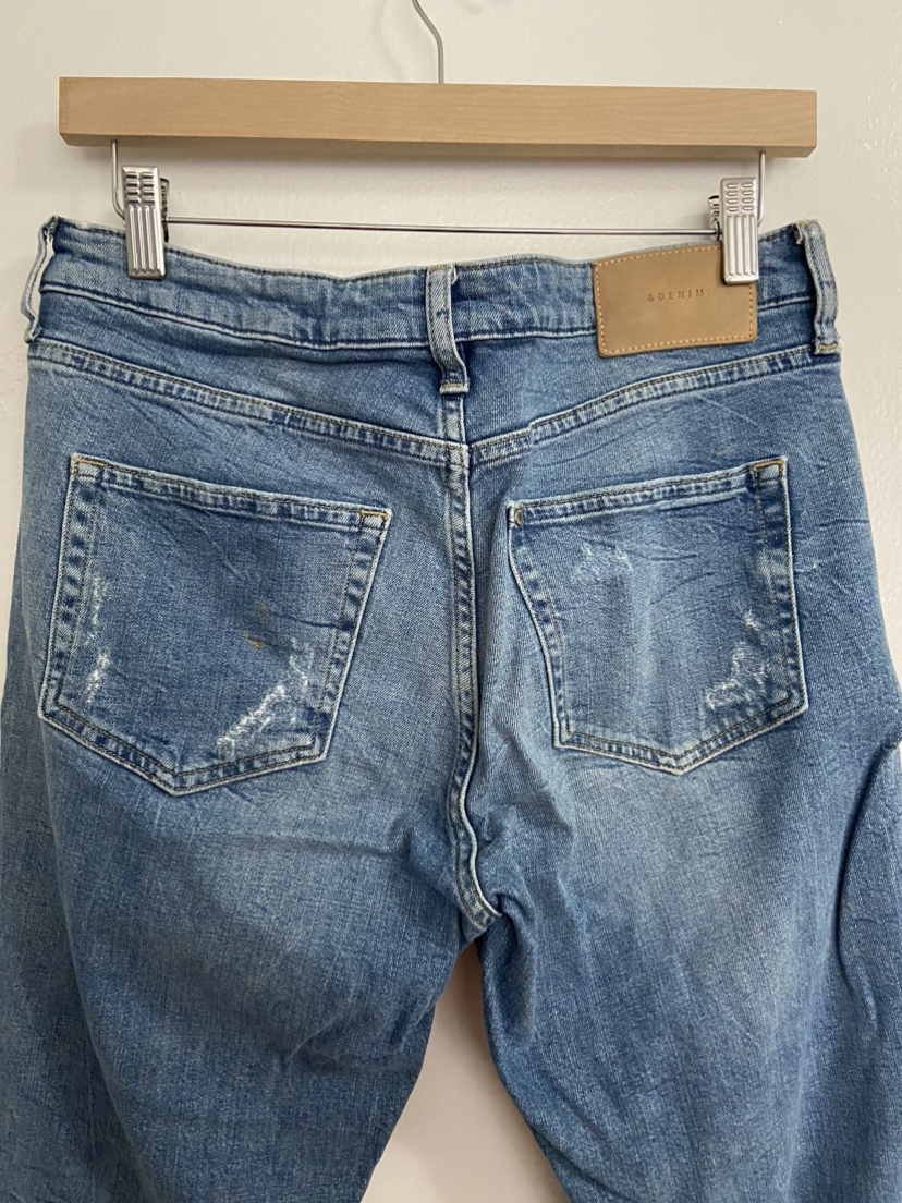 Distressed mid rise blue denim - Size 30 image indicator(4)