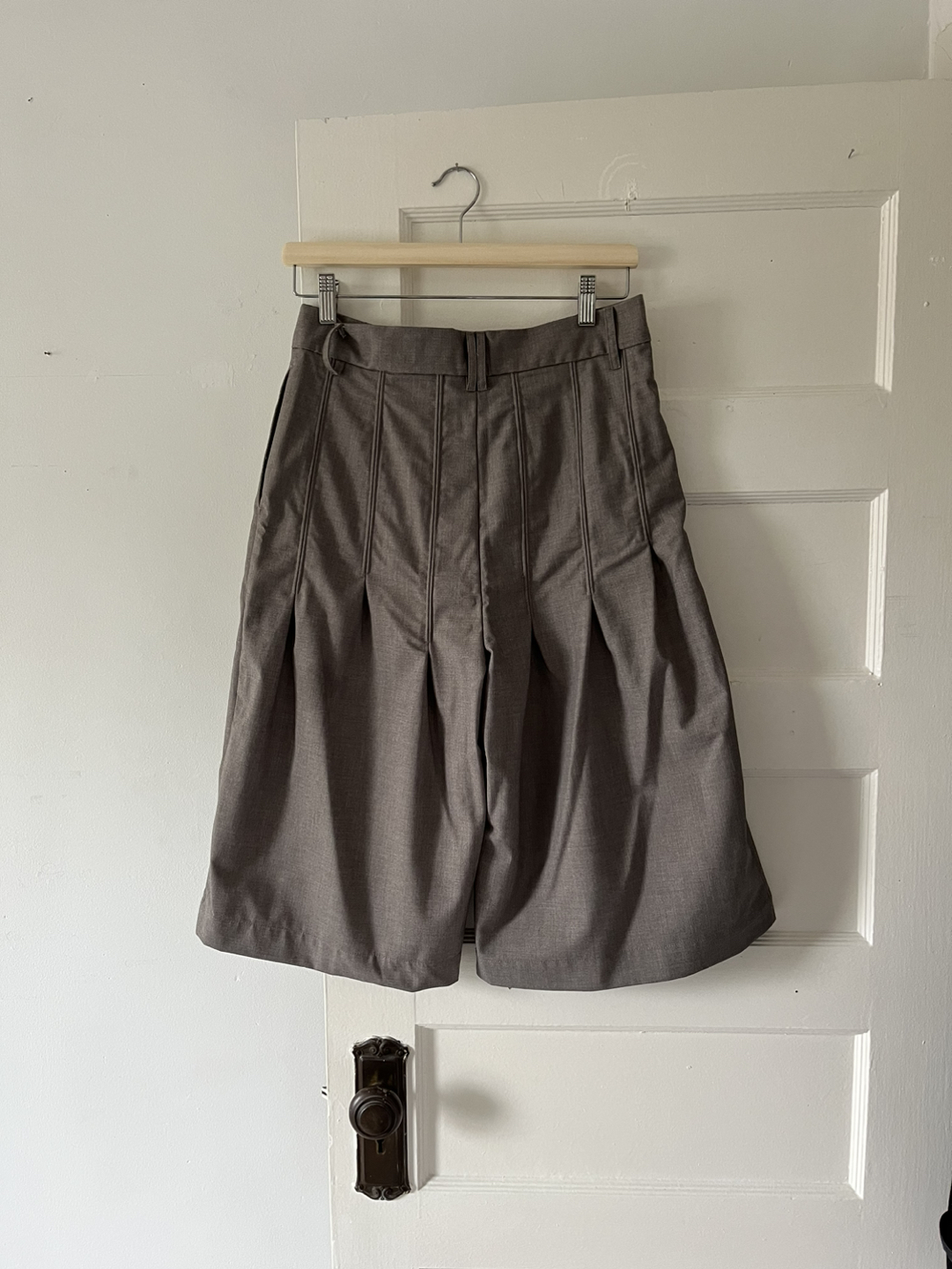 BLIND NO PLAN Grey Pleated Shorts - photo 2