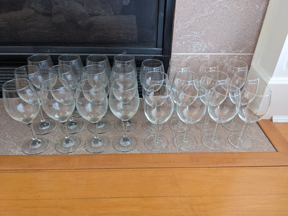 24 Wine Glasses (2 different sizes)