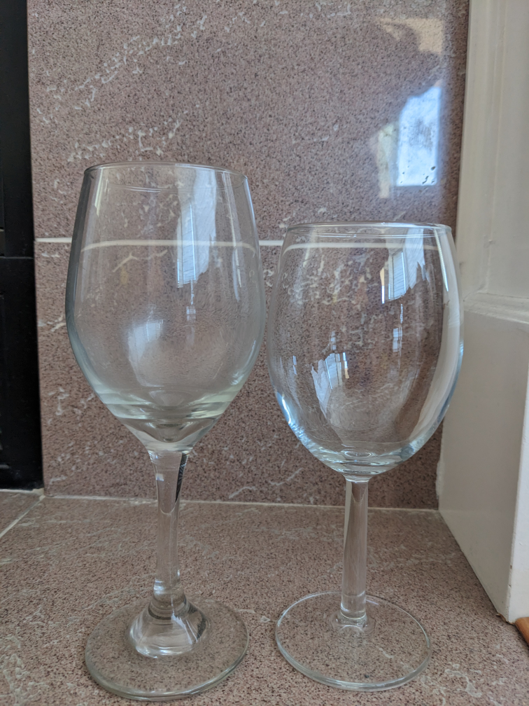 24 Wine Glasses (2 different sizes) - photo 2