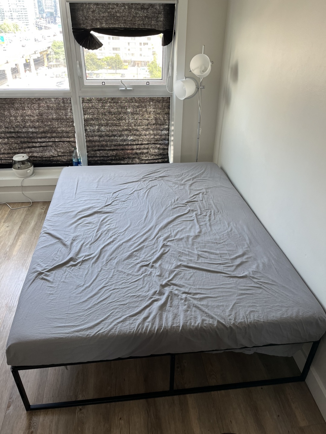 Queen bed frame & memory foam mattress - photo 2