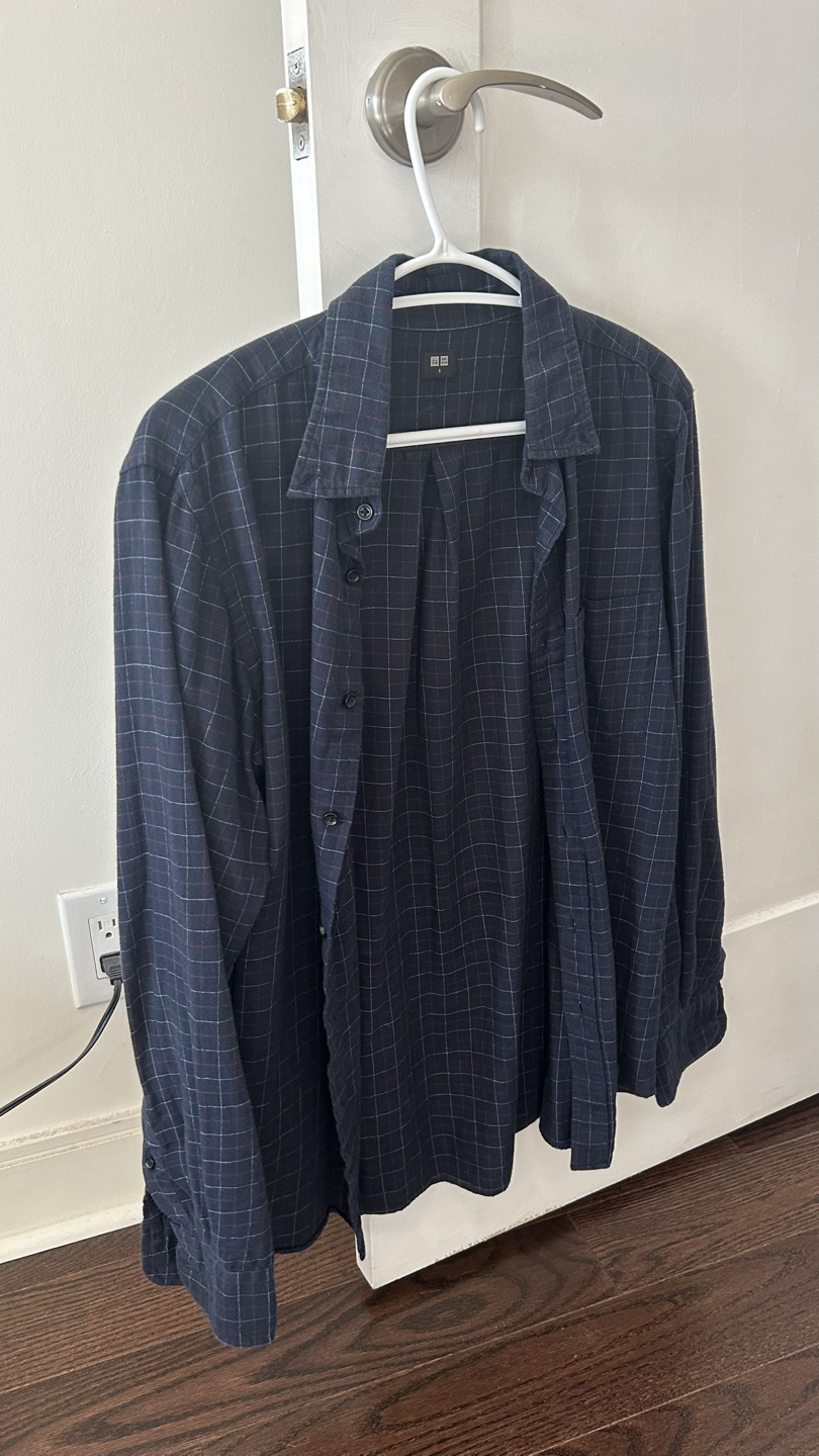 Uniqlo Shirt thumbnail