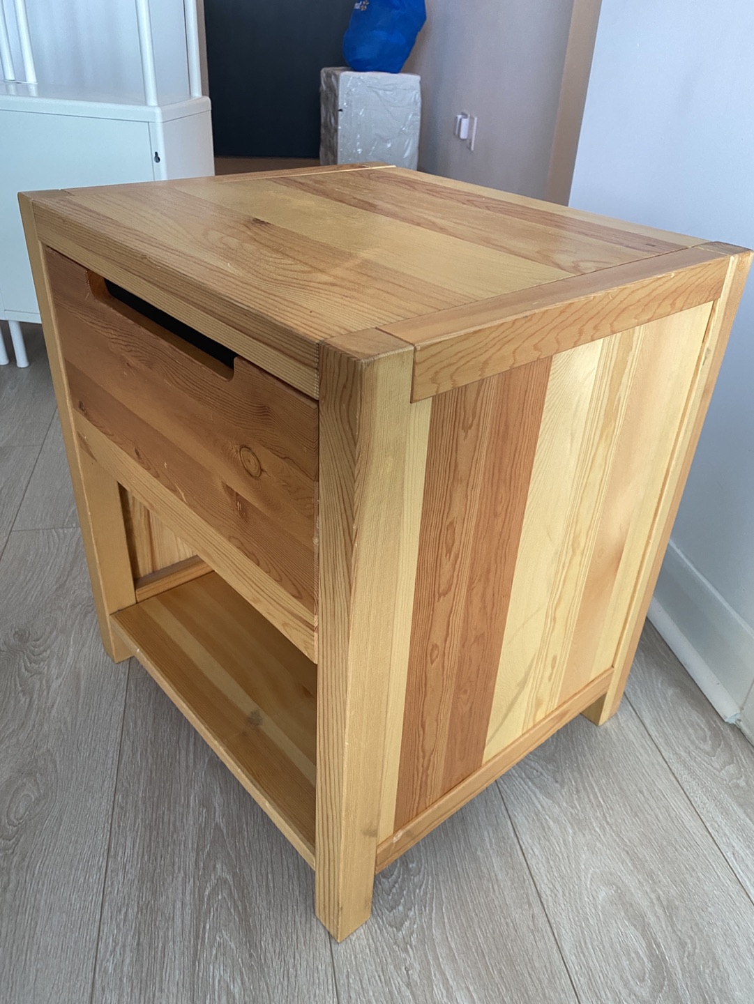 Ikea night stand / side table - photo 3