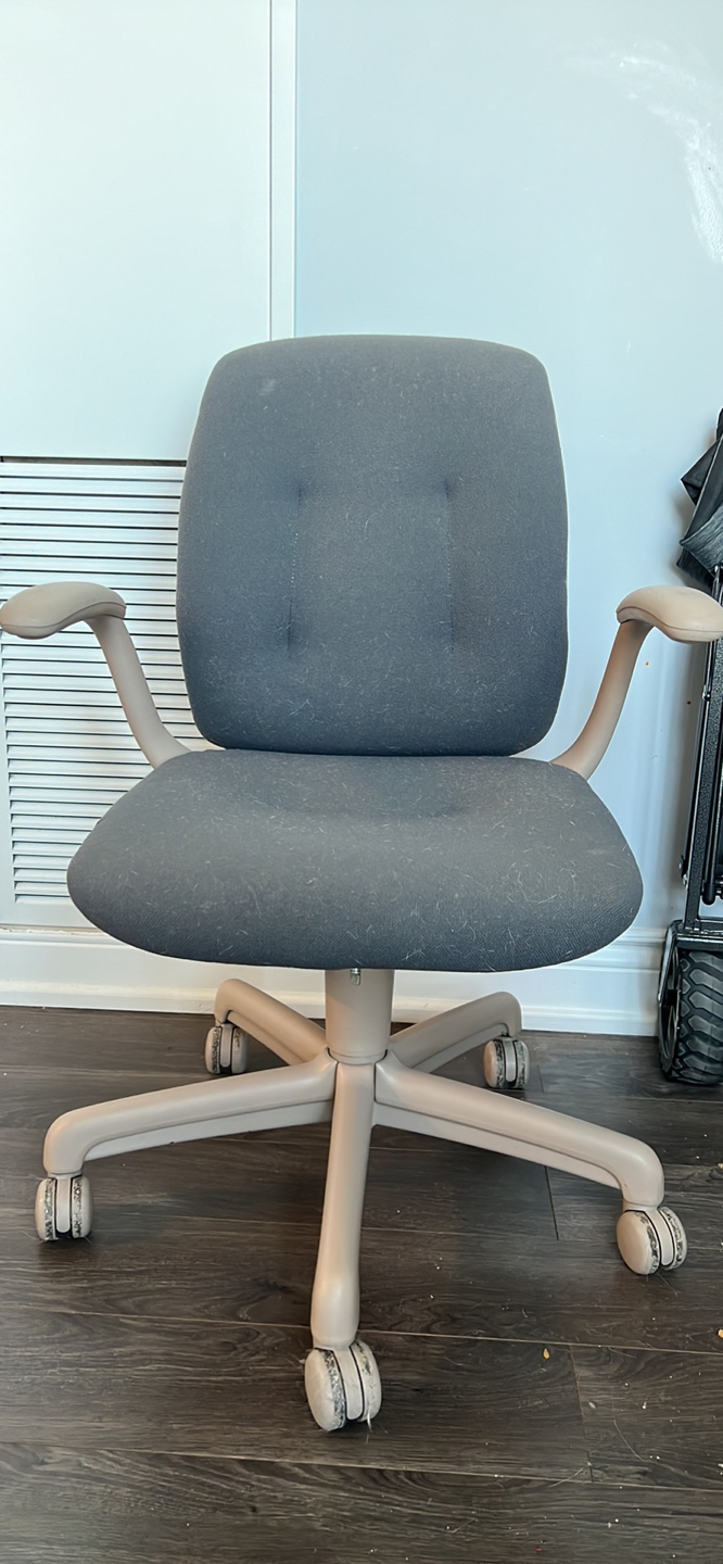 Ergonomic chair moving out - photo 2