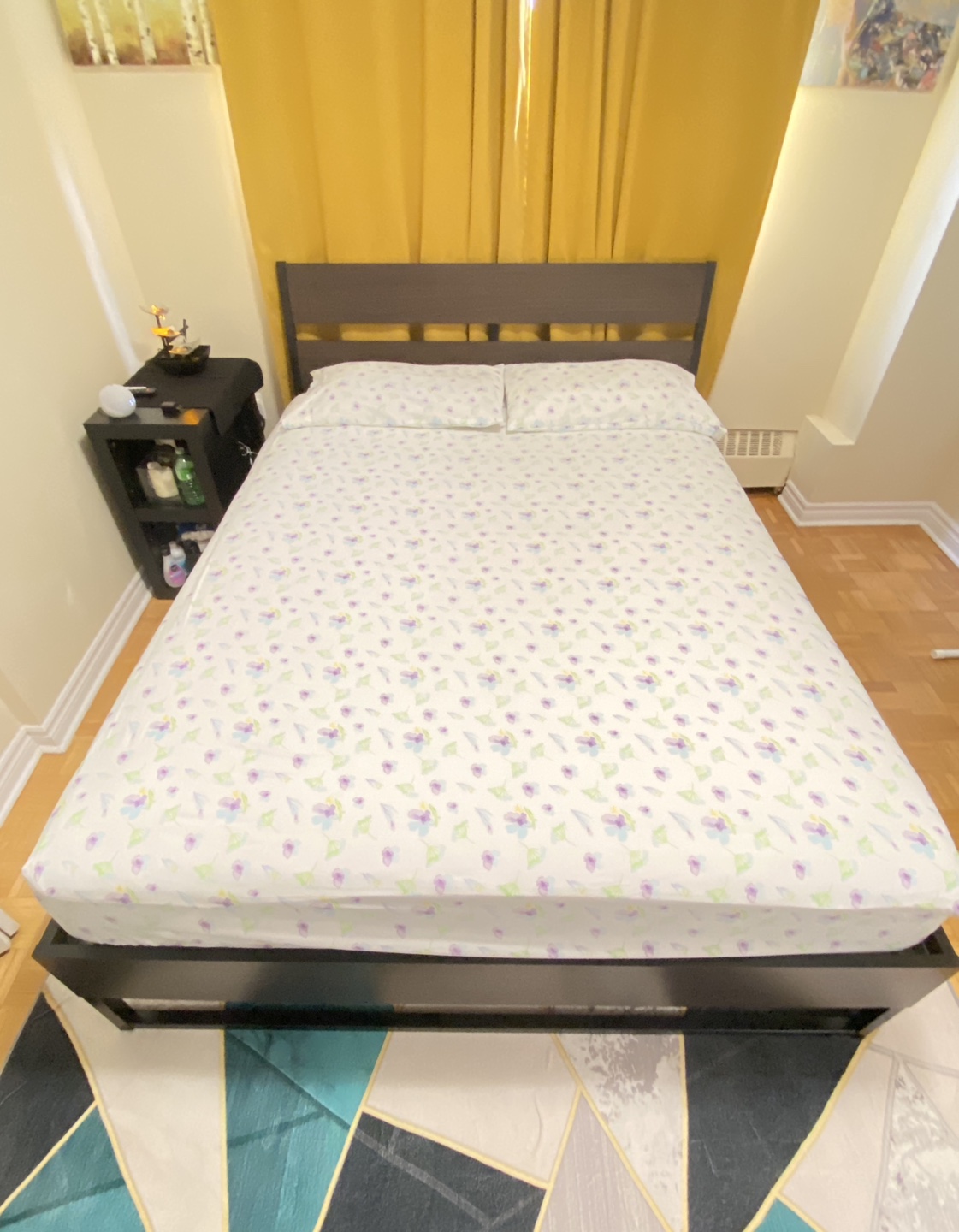 Queens bed