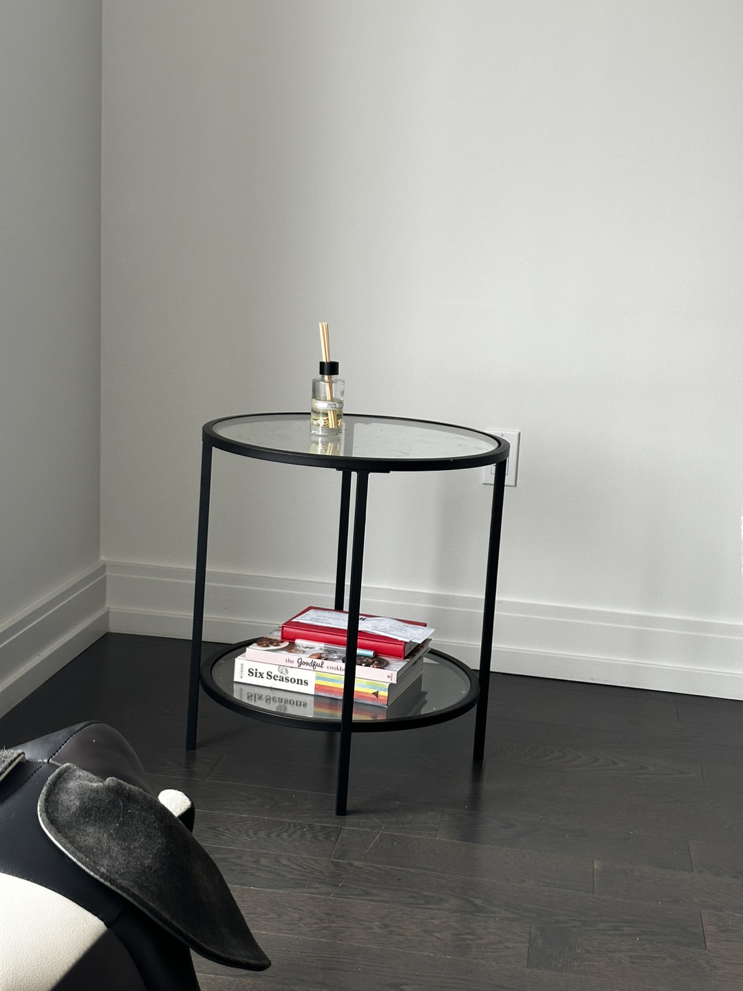 Wayfair- 20” round glass end table (like new )