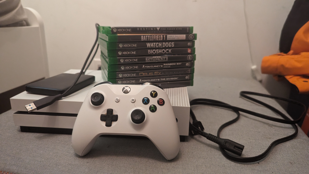 Xbox One S (500GB) W/Controller, 1TB external hdd and 9 games! thumbnail