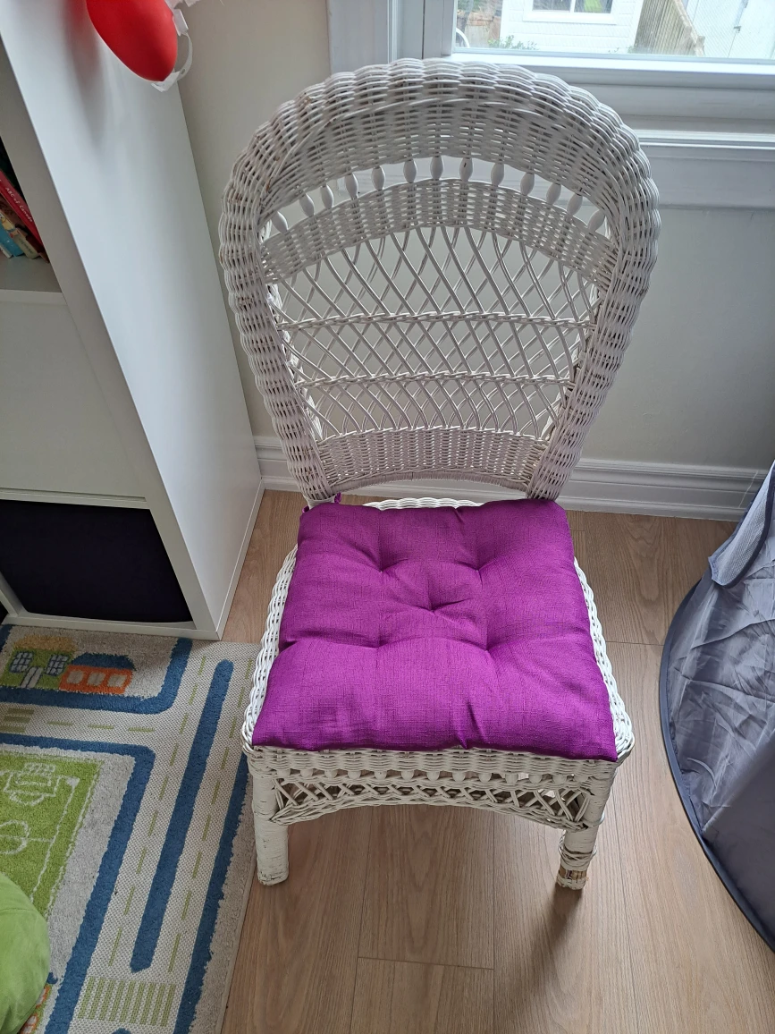 white wicker chair - photo 3