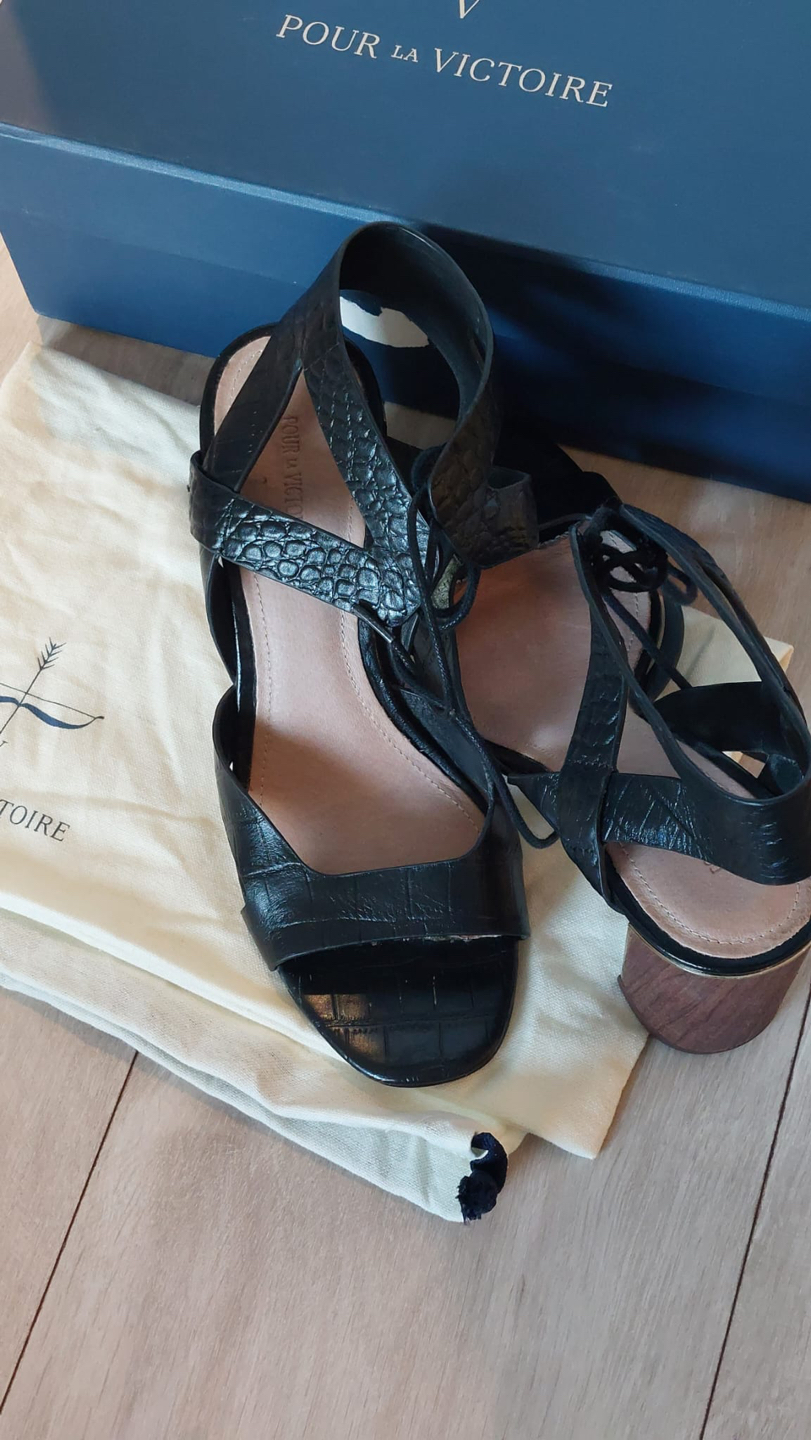 Pour La Victorie  Size 37 in black image indicator(2)