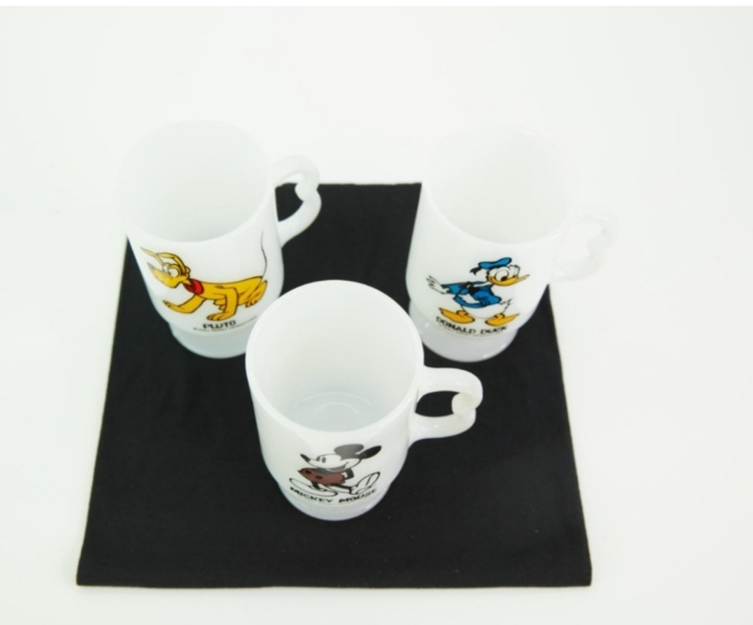 Vintage 1960's Disney Character Milk Glass Pedestal mugs. - photo 4