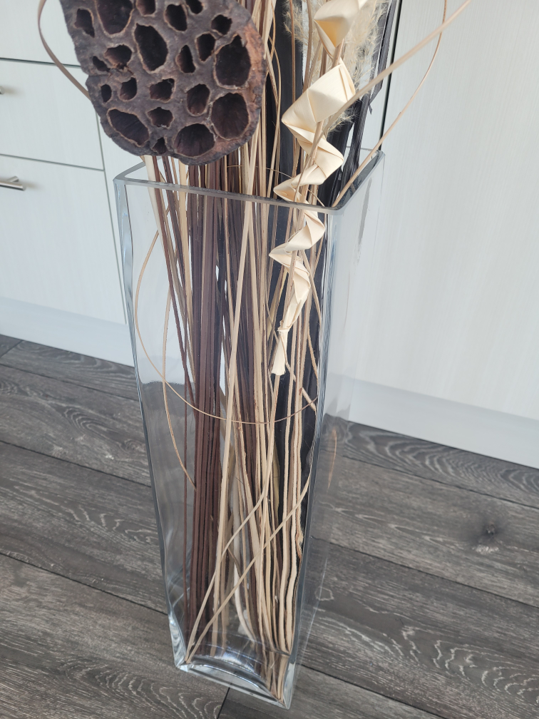 pampas grass with tall square glass vase image indicator(6)