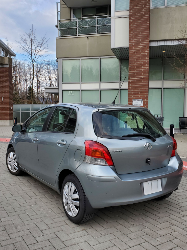 Toyota Yaris Hatchback - photo 2