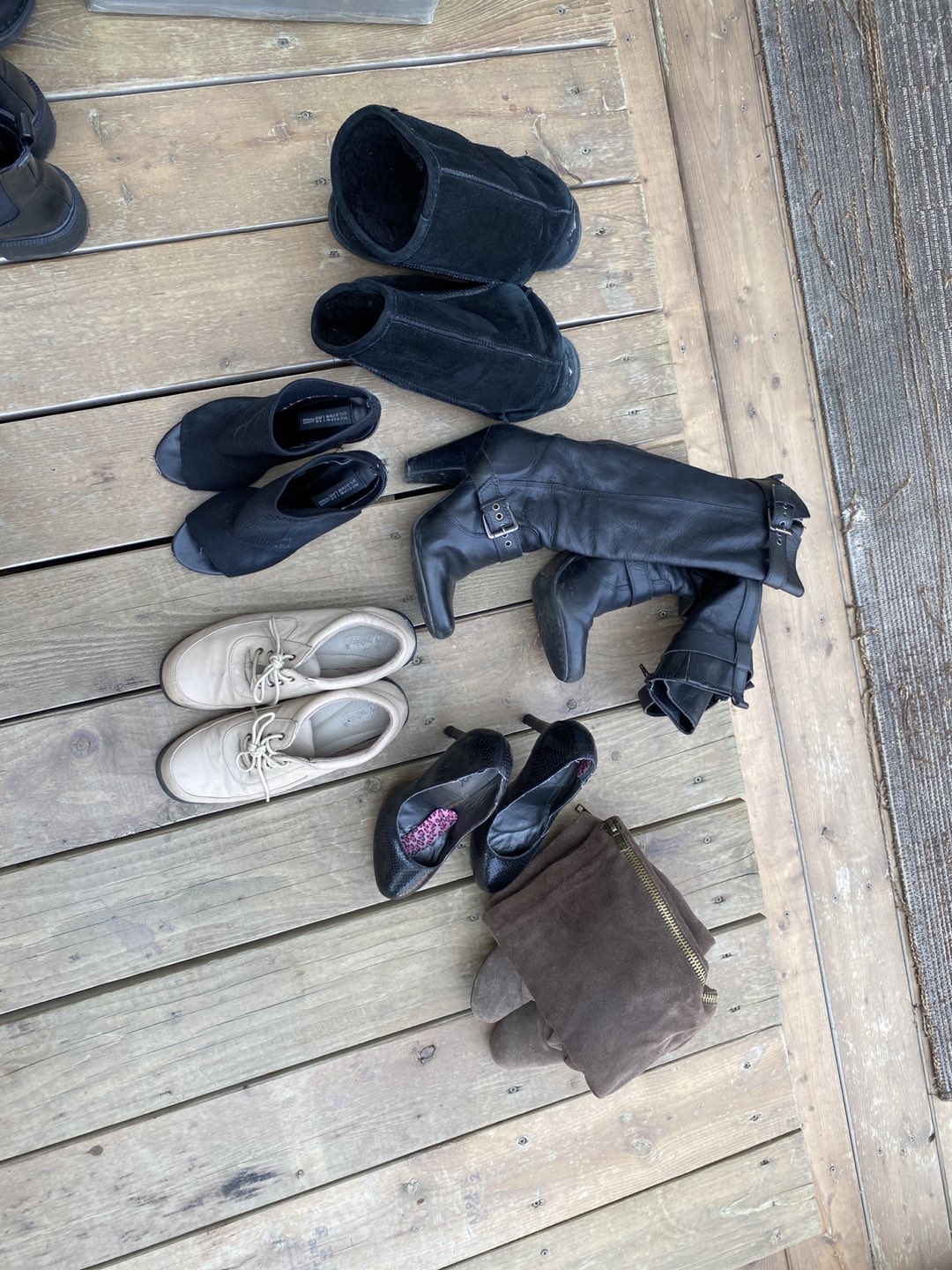 6 pairs of shoes  for free, size 7