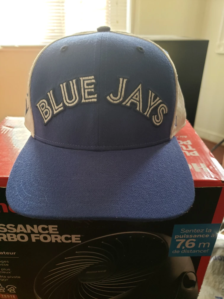 BNWT Blue Jays Snapback Hat With BNWT Shirt thumbnail