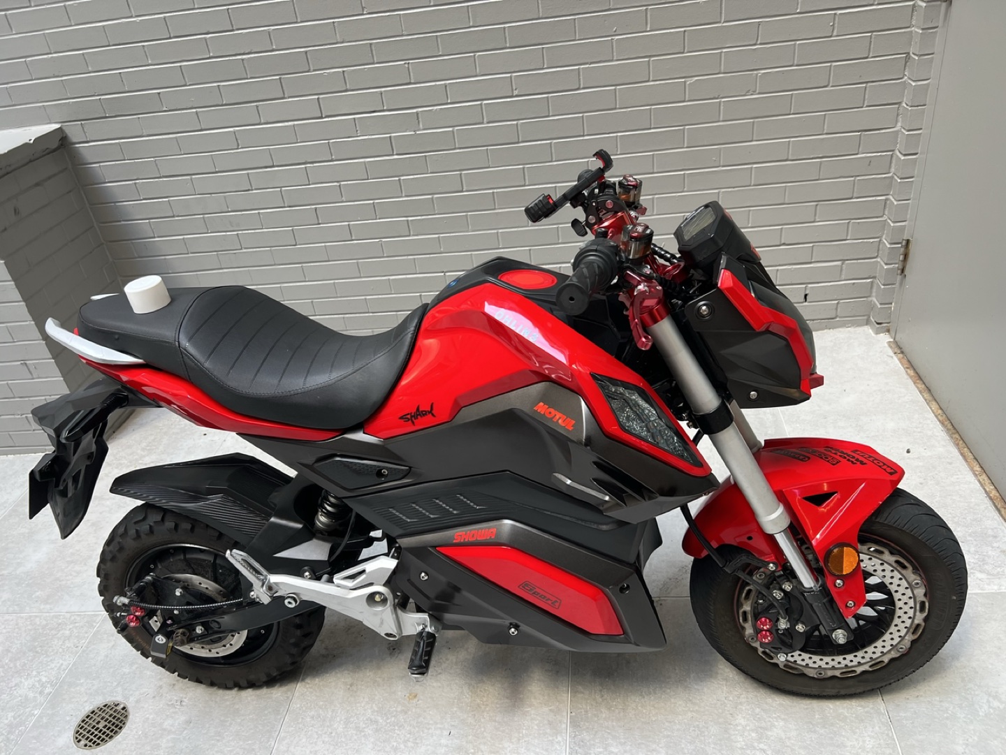 electrical motorcycle - photo 2