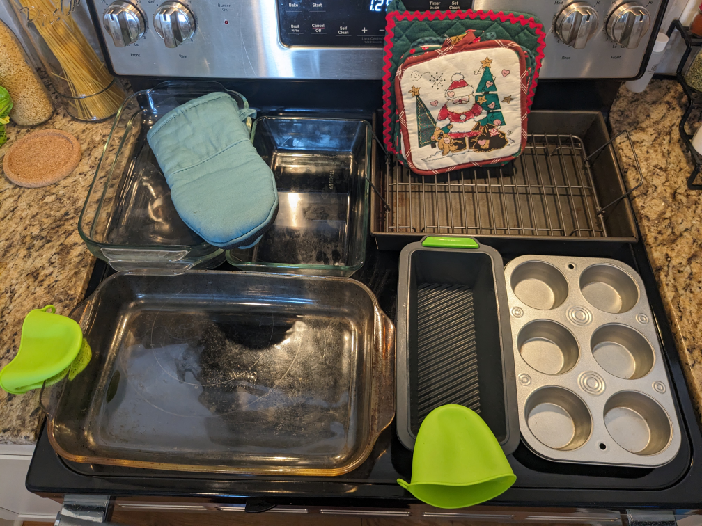Ovenware and baking trays