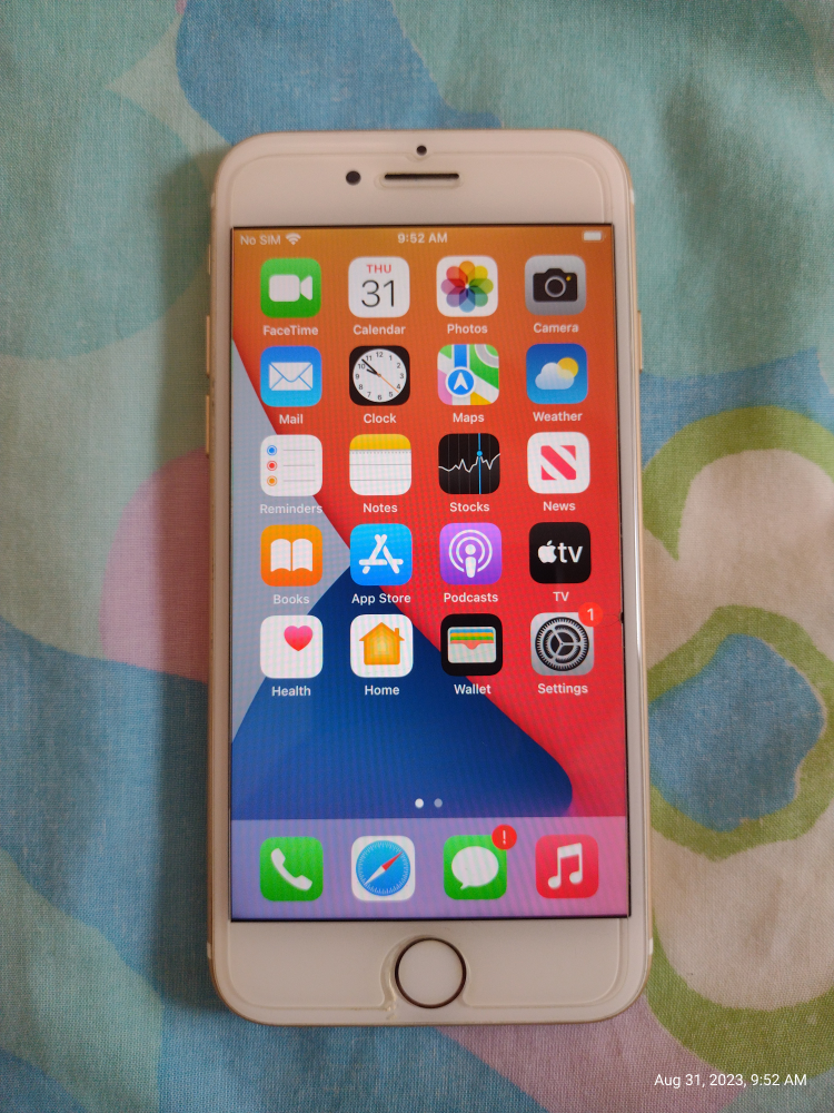 unlocked white/gold iPhone 7 for sale - photo 3