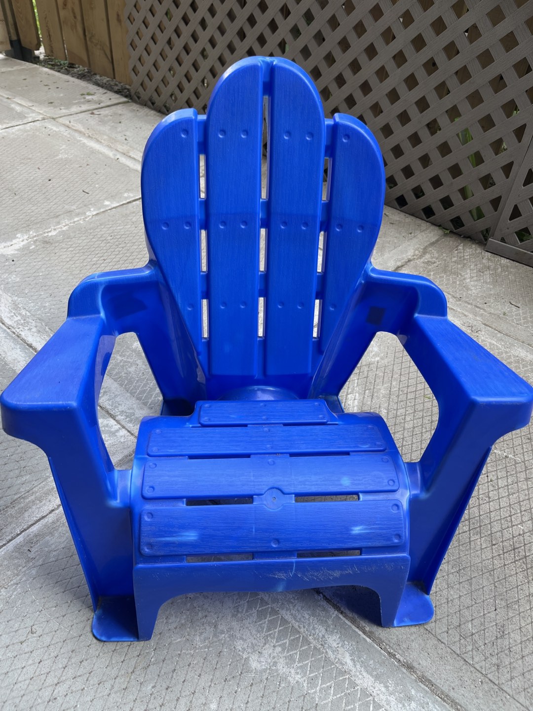 Kids chair thumbnail