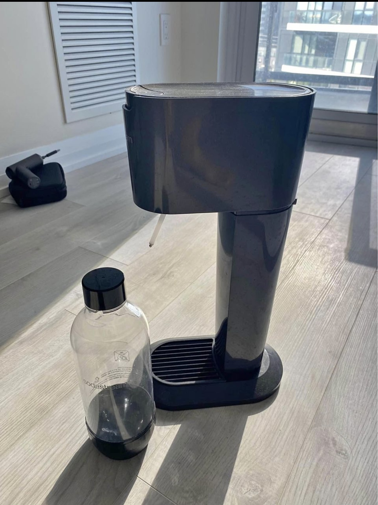 SodaStream Genesis Sparkling Water Maker Kit thumbnail
