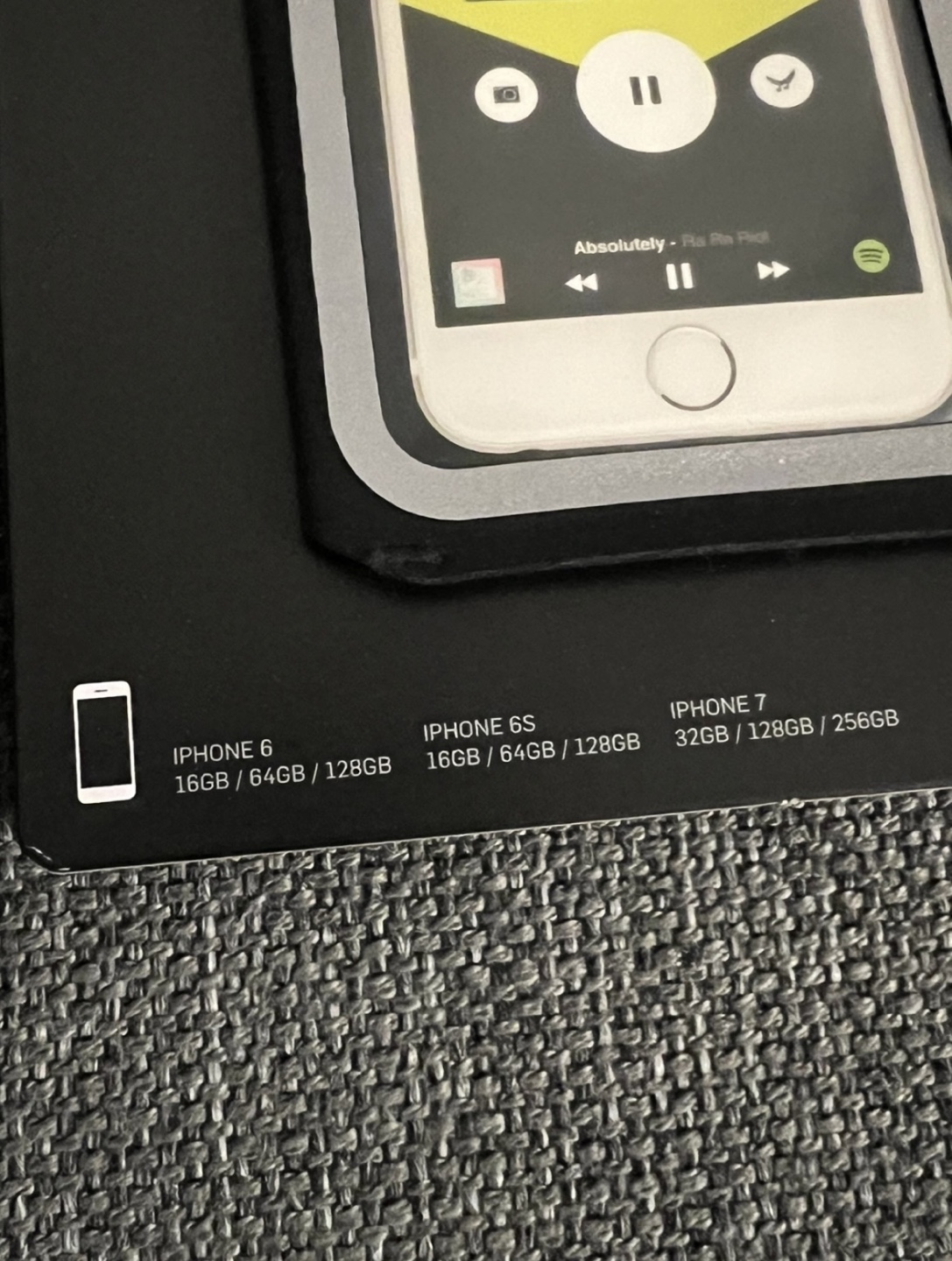 BNIB Nike Handheld Phone Case image indicator(3)