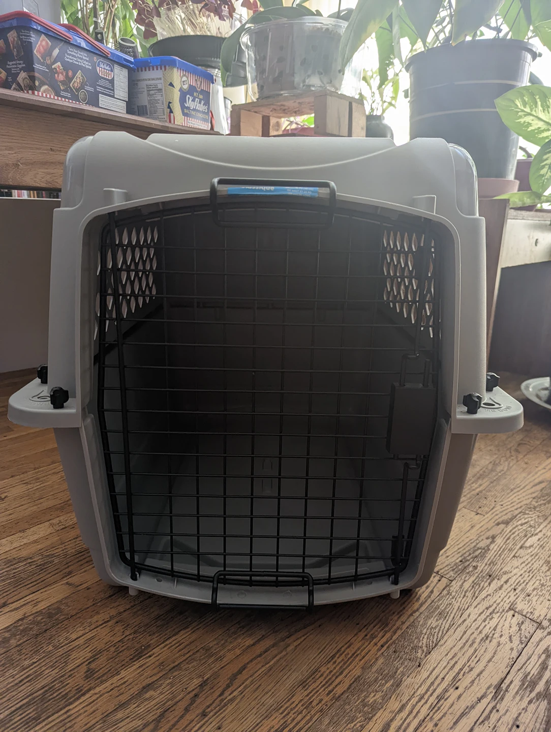 classic dog/pet kennel for small dogs