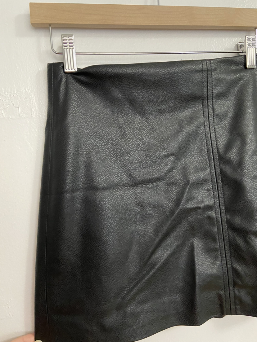 H&M Faux Leather Skirt - Size 12 image indicator(3)
