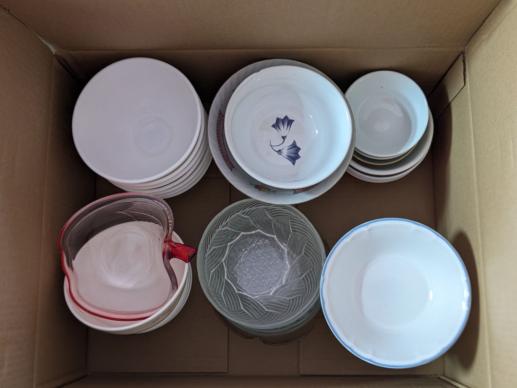 Assorted small bowls - photo 2