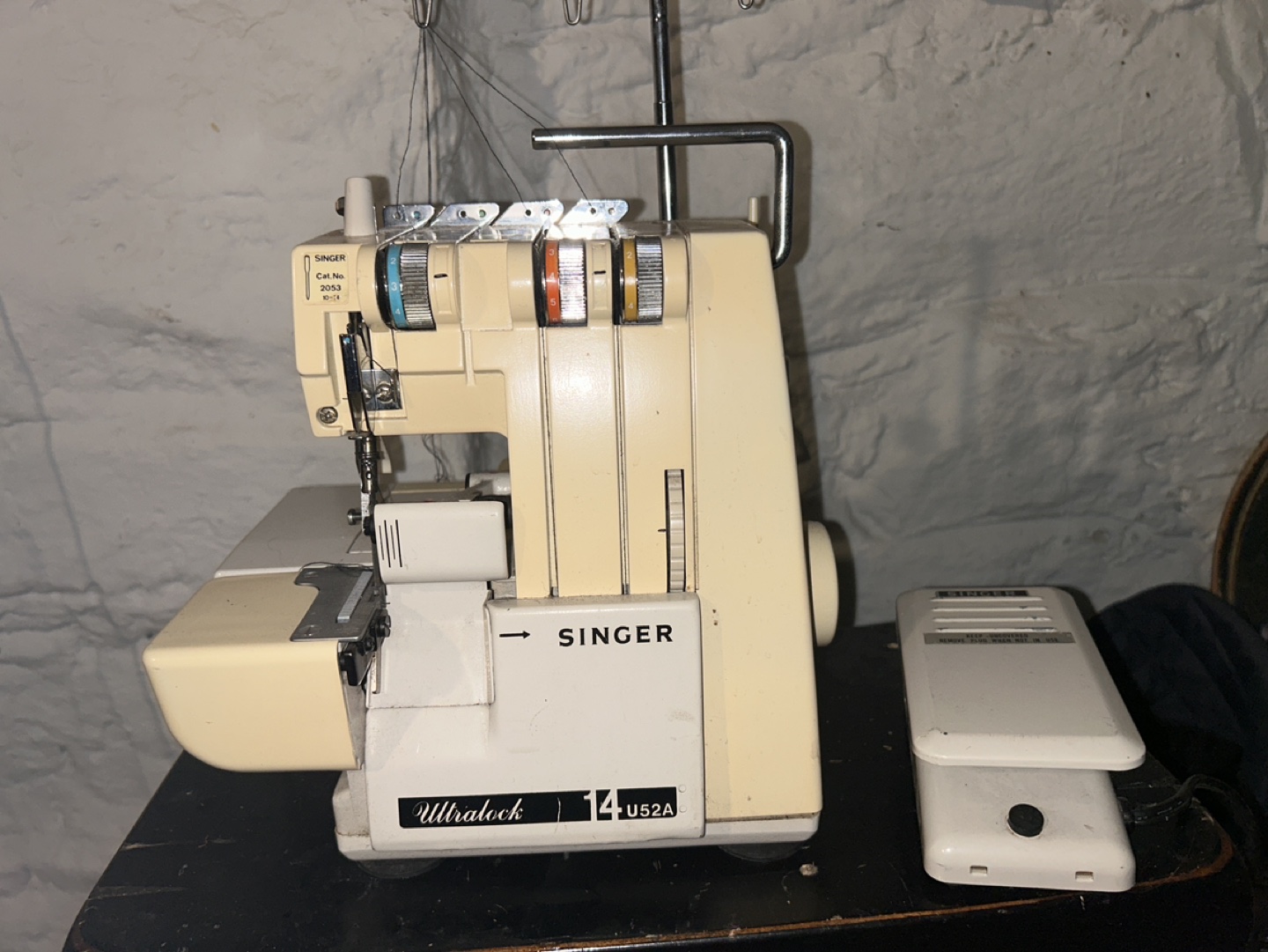 SINGER Ultralock 14U52A Overlock Sewing Machine 3 Thread SERGER