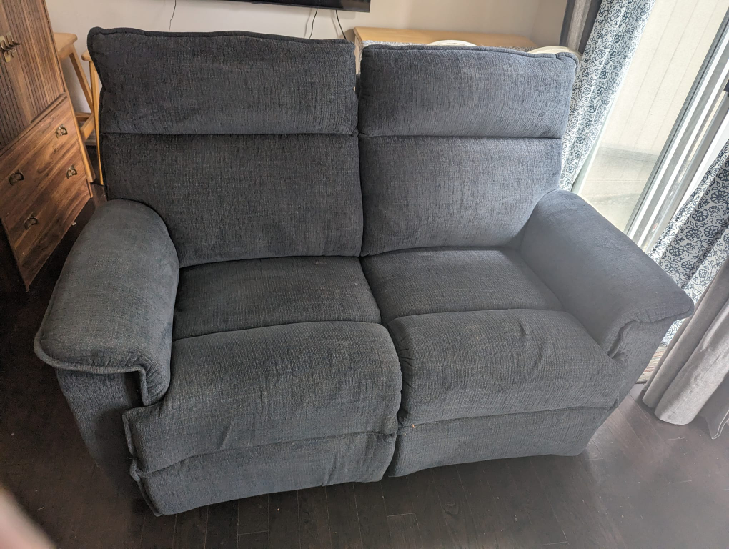 2 seater recliner/lazyboy - photo 2