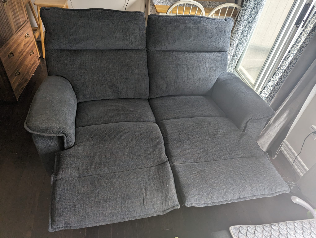 2 seater recliner/lazyboy - photo 3