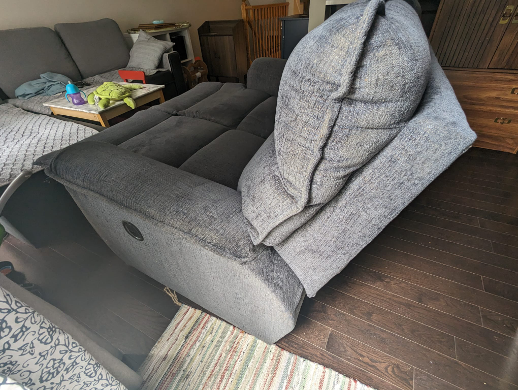 2 seater recliner/lazyboy - photo 4