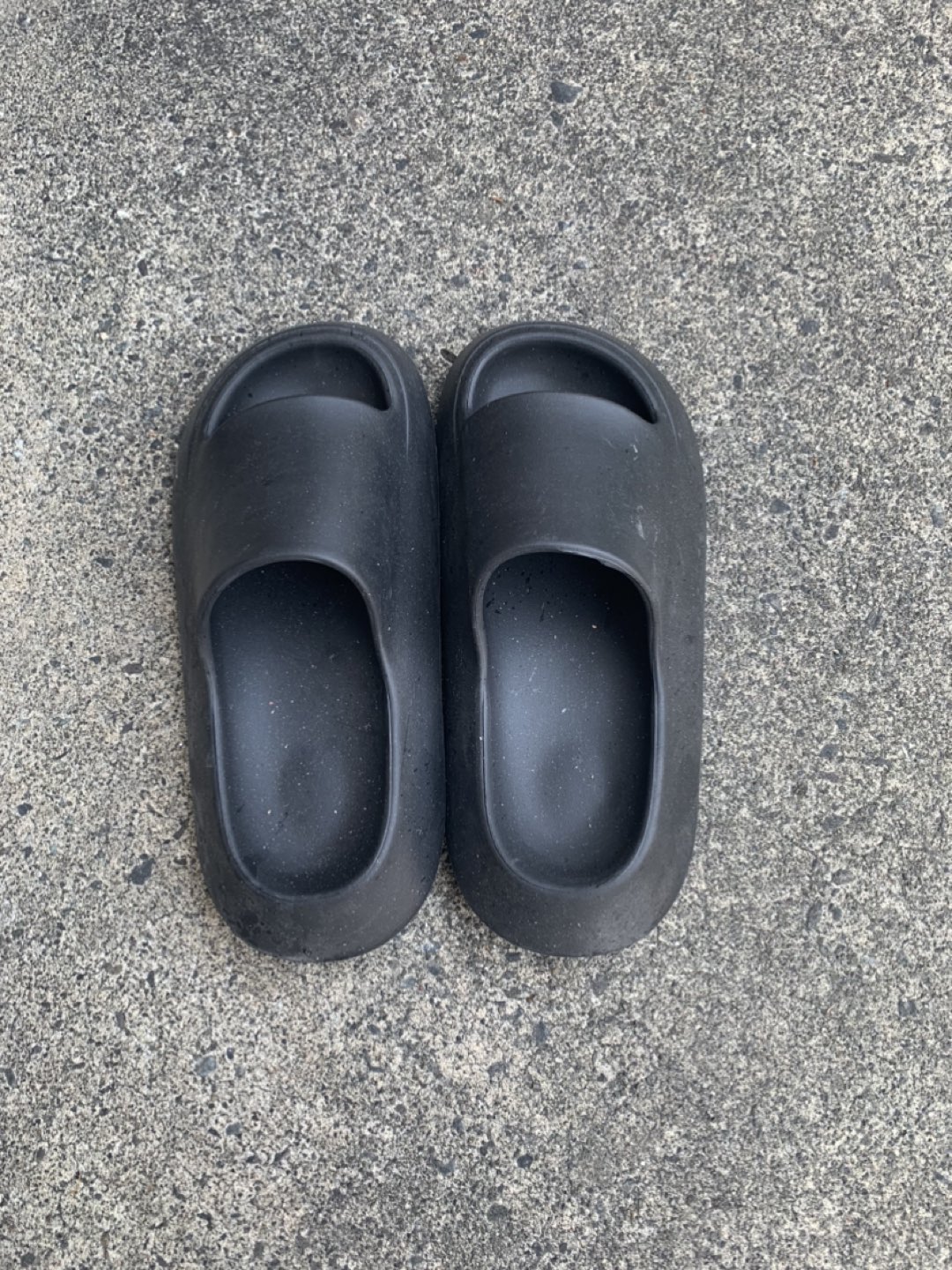 Size 42-43 cloud slippers thumbnail