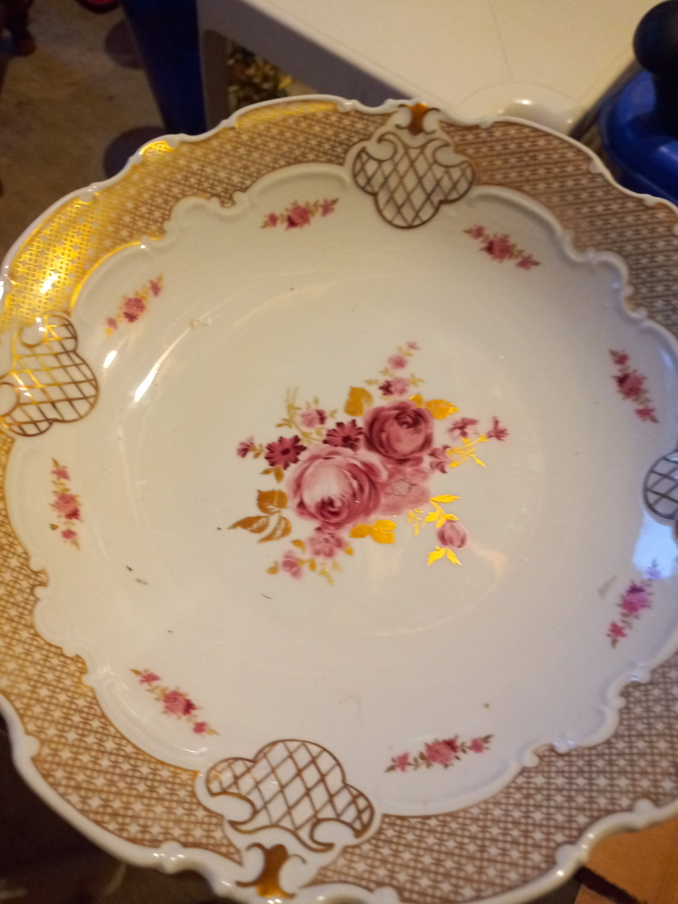 Floral cake stand