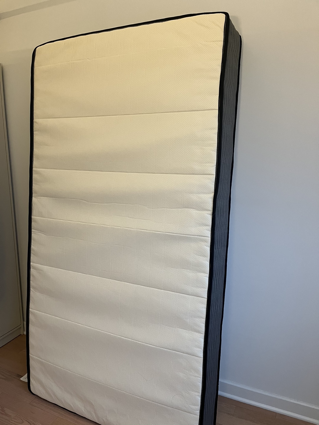Zinus twin size mattress👍(~8/29) - photo 3