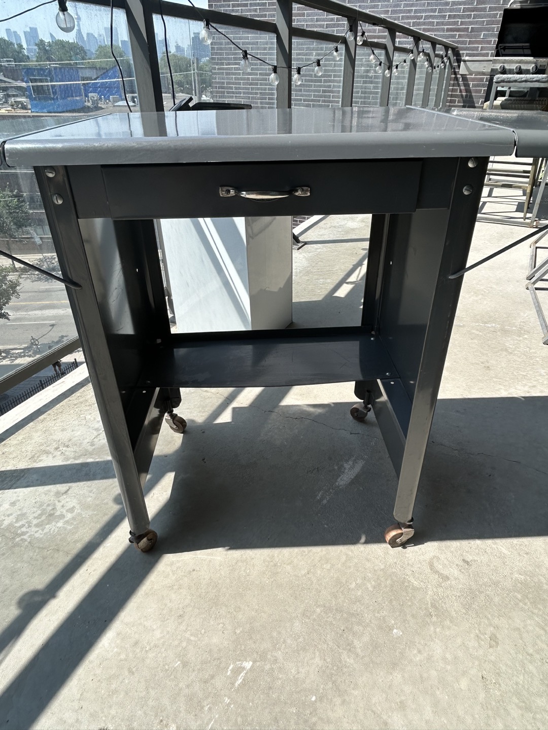 Small vintage metal utility table (with wings) - photo 2