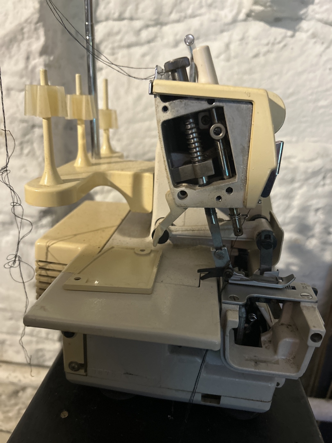 SINGER Ultralock 14U52A Overlock Sewing Machine 3 Thread SERGER - photo 5