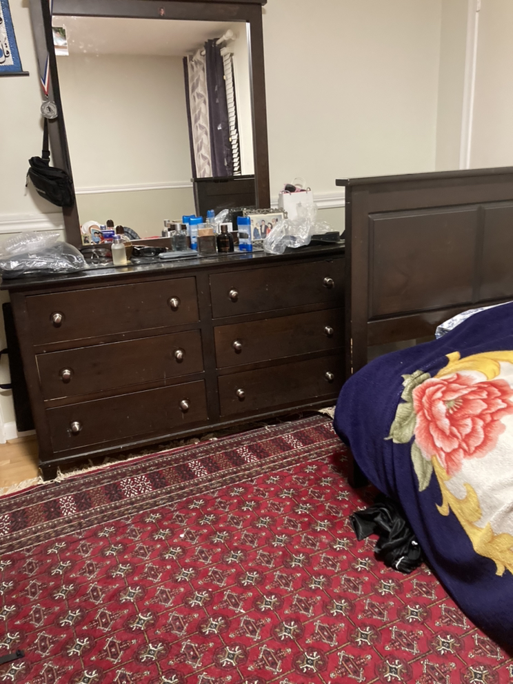 Single/twin bed and dresser with mirror image indicator(2)