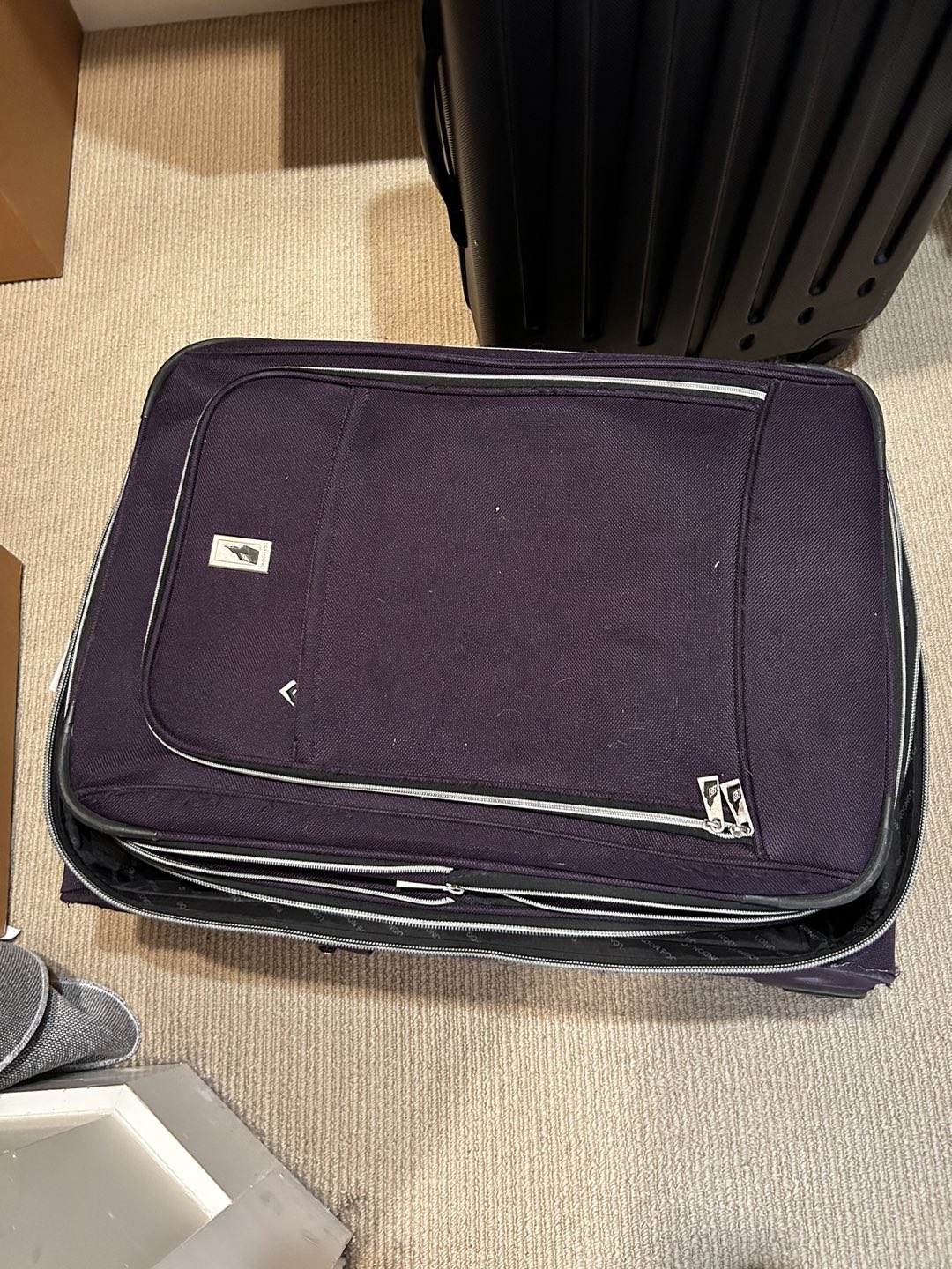 London Fog Suitcase - photo 2