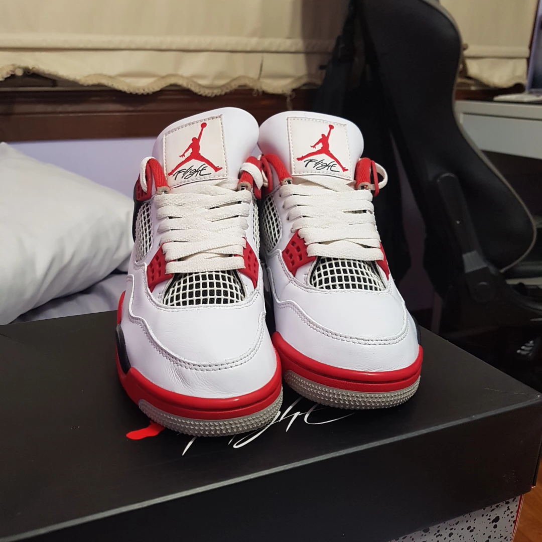 Jordan 4s - Fire Red