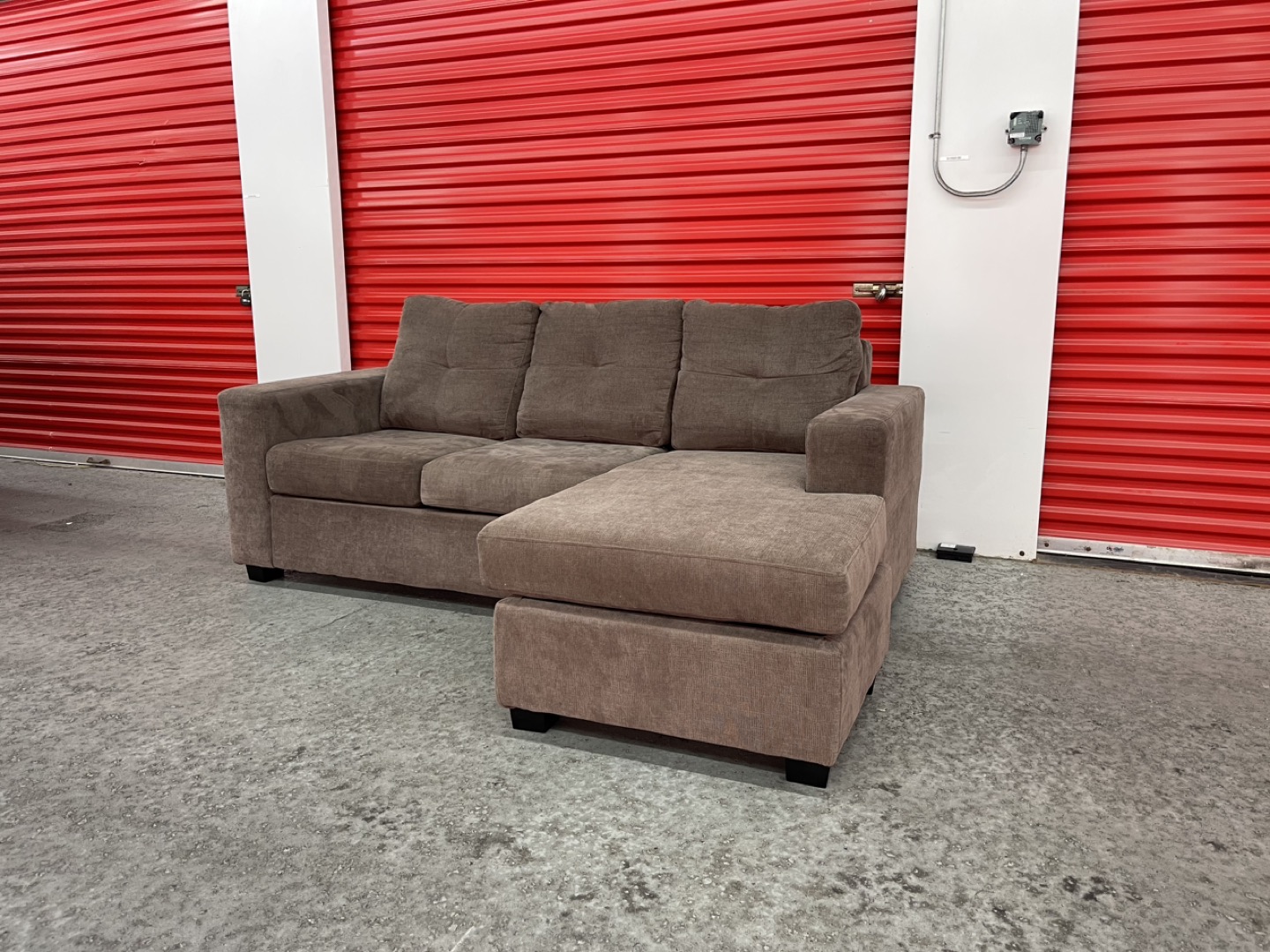 FREE DELIVERY Beautiful Reversible Sectional - photo 3