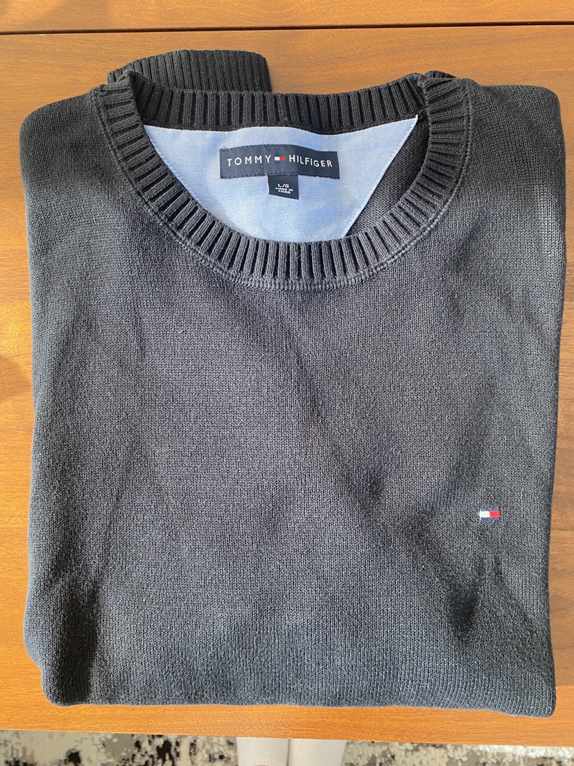 Tommy Hilfiger sweater image indicator(2)