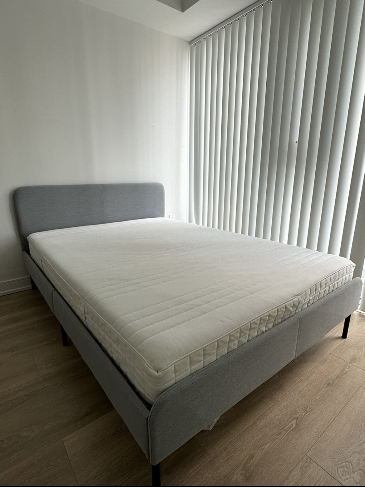 Used Double memory foam mattress + Duvet + 4 pillows - photo 2