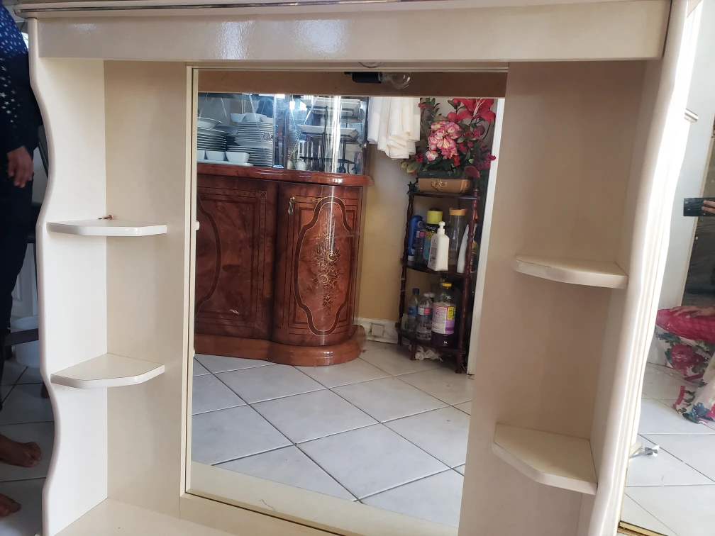 dressing table with light - photo 5