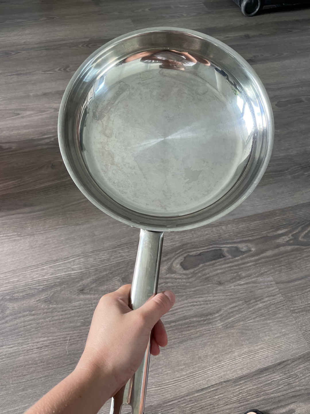 Kitchen Stuff 2 Pans and 1 Large Pot + Baking  + Utensils image indicator(5)