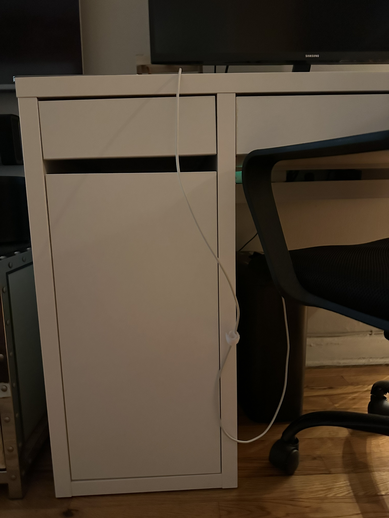 ikea desk with chair - photo 3