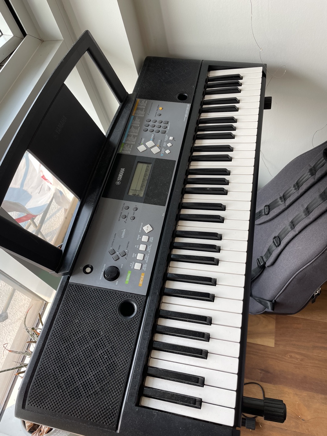 Yamaha portable keyboard/piano PSRE233 - photo 3